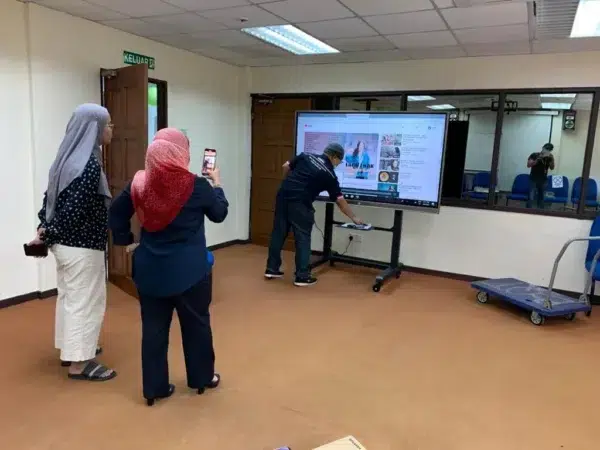 Interactive Smartboard for Universiti Kebangsaan Malaysia (UKM) Bangi Selangor