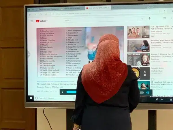 universiti-kebangsaan-malaysia-ukm-bangi-installation-interactive-smartboard-010
