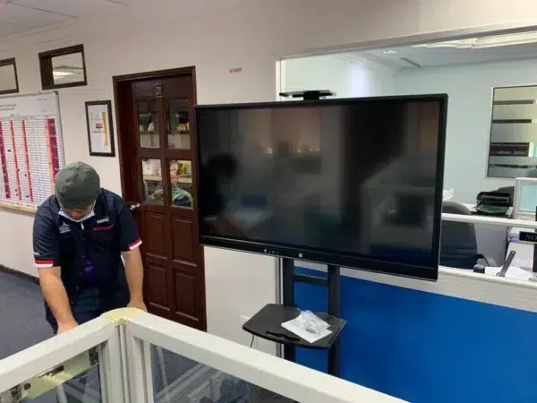 universiti-kebangsaan-malaysia-ukm-chanselor-installation-interactive-smartboard-005