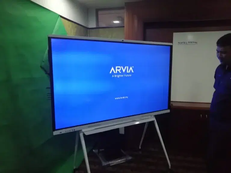 universiti teknologi malaysia skudai installation interactive smartboard 002