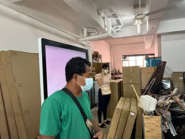 zungyo-display-touchscreen-floor-standing-kiosk-001